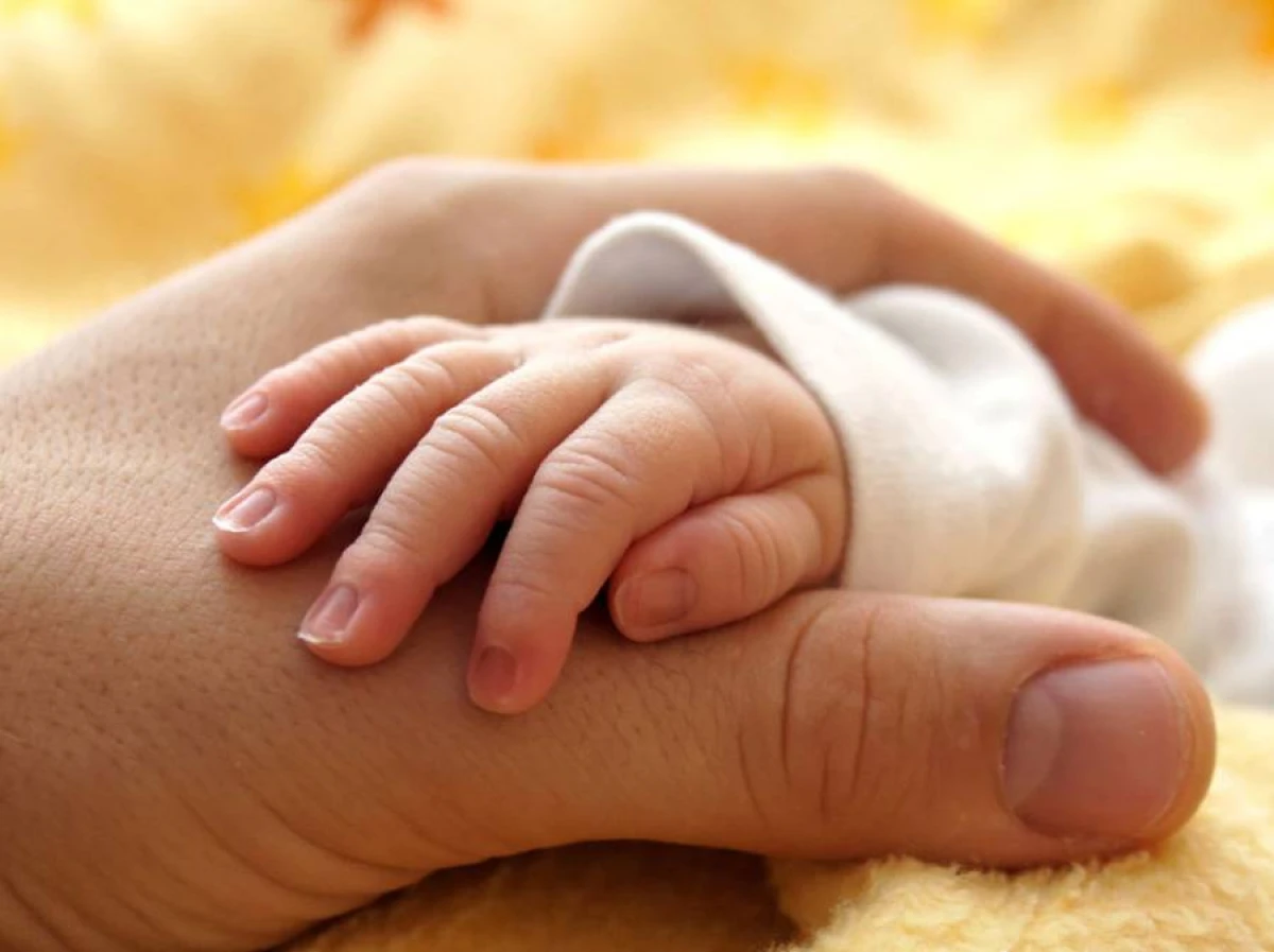 [[1 yaşlı körpəsini zirzəmiyə atan ana]] saxlanıldı