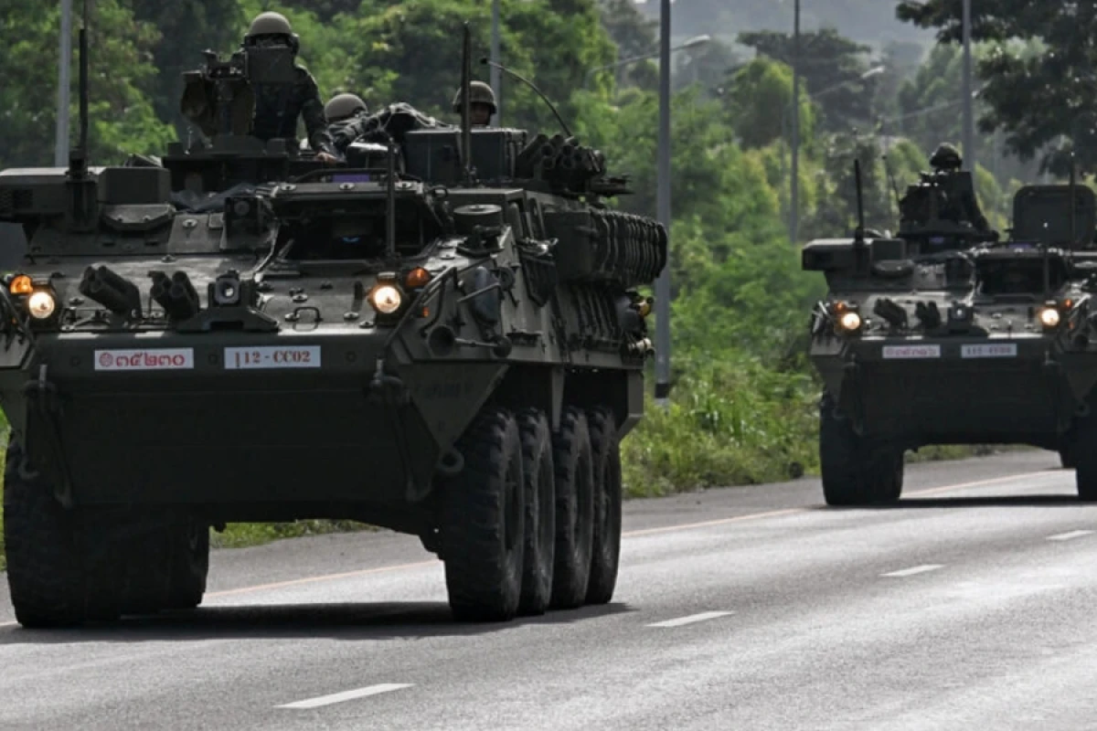 Tailand Kamboca ilə sərhəddə sakinləri [[təxliyə edir]]