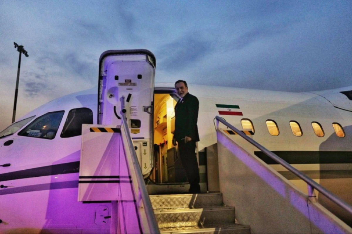 [[Abbas Əraqçi]] Bakıya yola düşdü