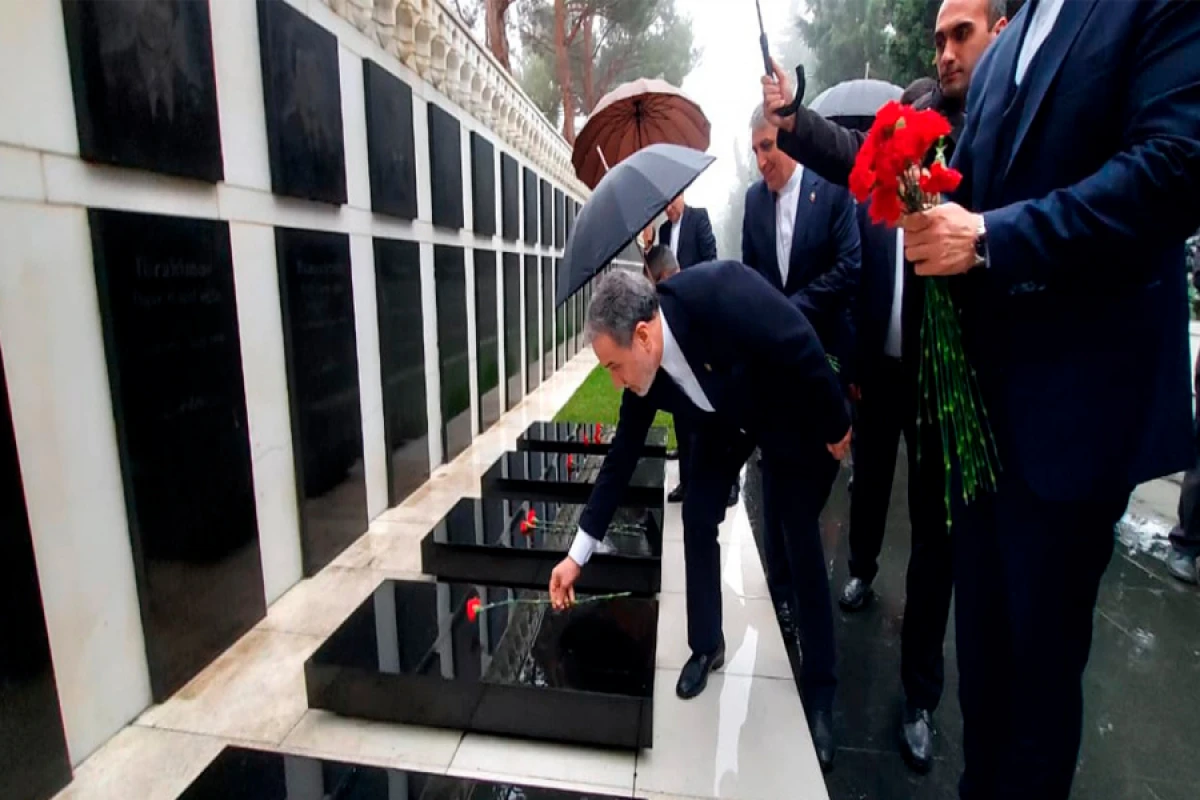İranın xarici işlər naziri [[Bakıda şəhidlərin xatirəsini]] andı