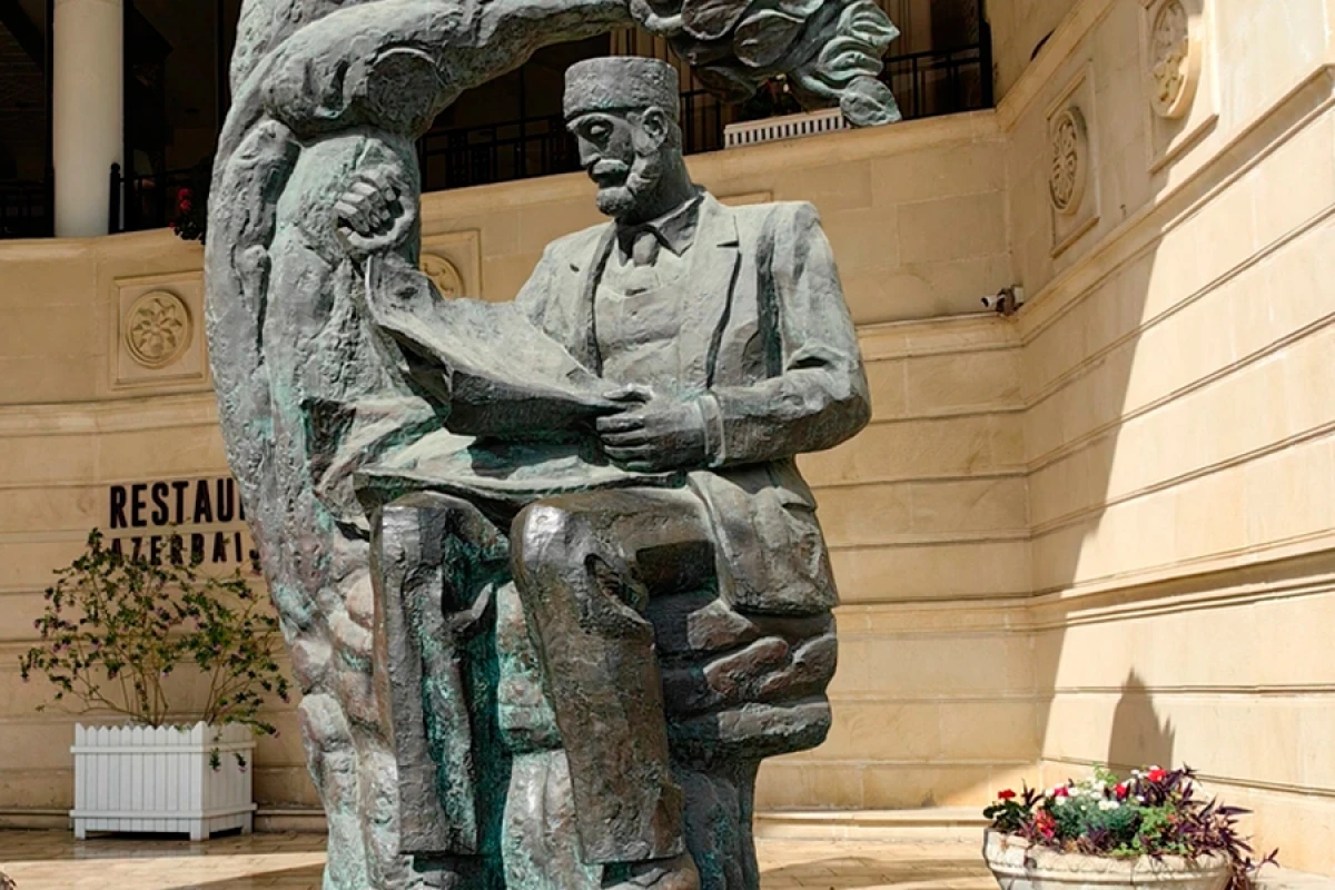 Həsən bəy Zərdabinin [[heykəlinin yerinin dəyişdirilməsi]] təklif olunur