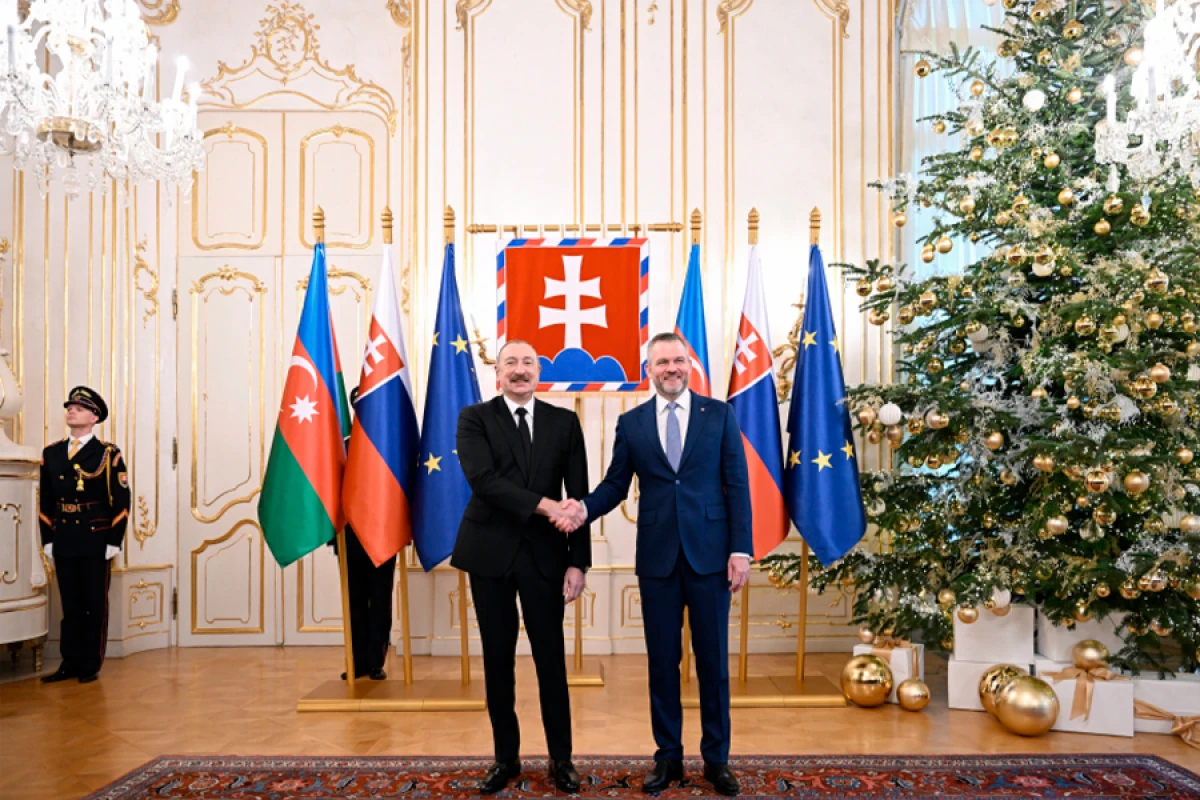 [[Prezident İlham Əliyevin]] Bratislavada rəsmi qarşılanma mərasimi oldu