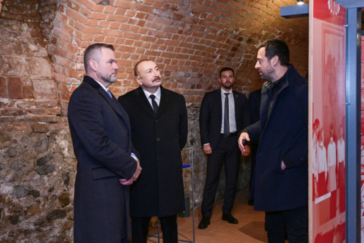 [[Azərbaycan və Slovakiya]] prezidentləri Bratislavada Devin qəsrində oldular