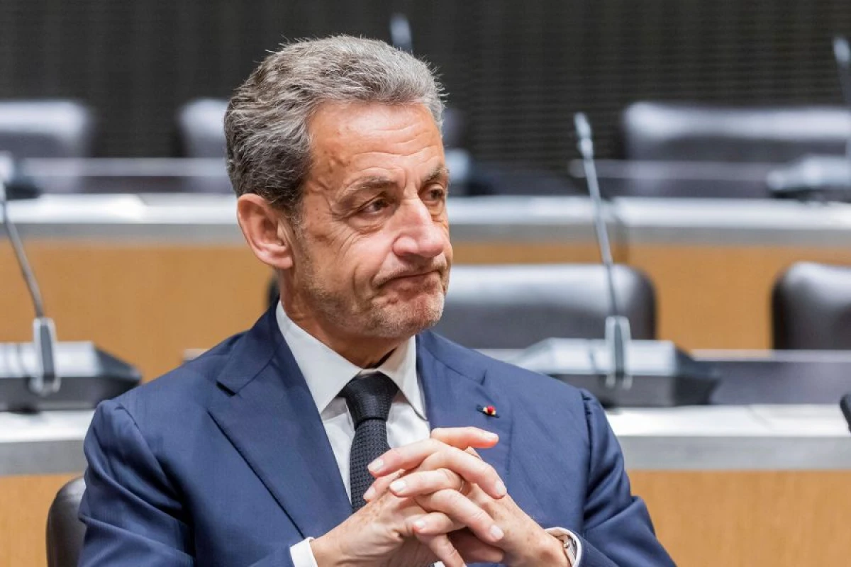 Sarkozi kitabında Makronun təklifindən [[imtina etdiyini]] açıqladı