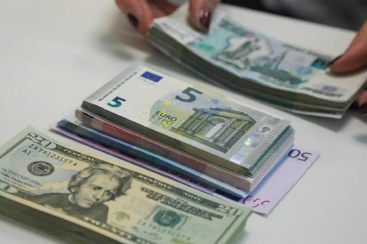 Avro bahalaşdı, [[lirə və rubl ucuzlaşdı]]