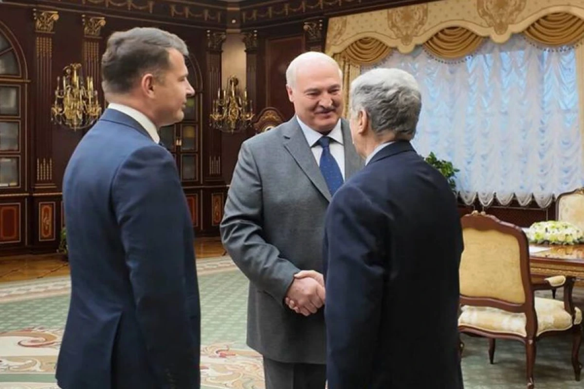 Lukaşenko Trampın komandası ilə [[görüş keçirdi]]