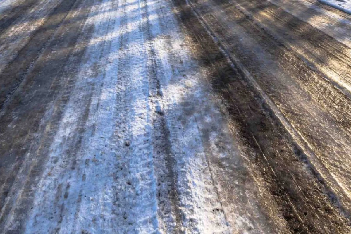 Buzlu yol [[zəncirvari qəzaya]] səbəb oldu