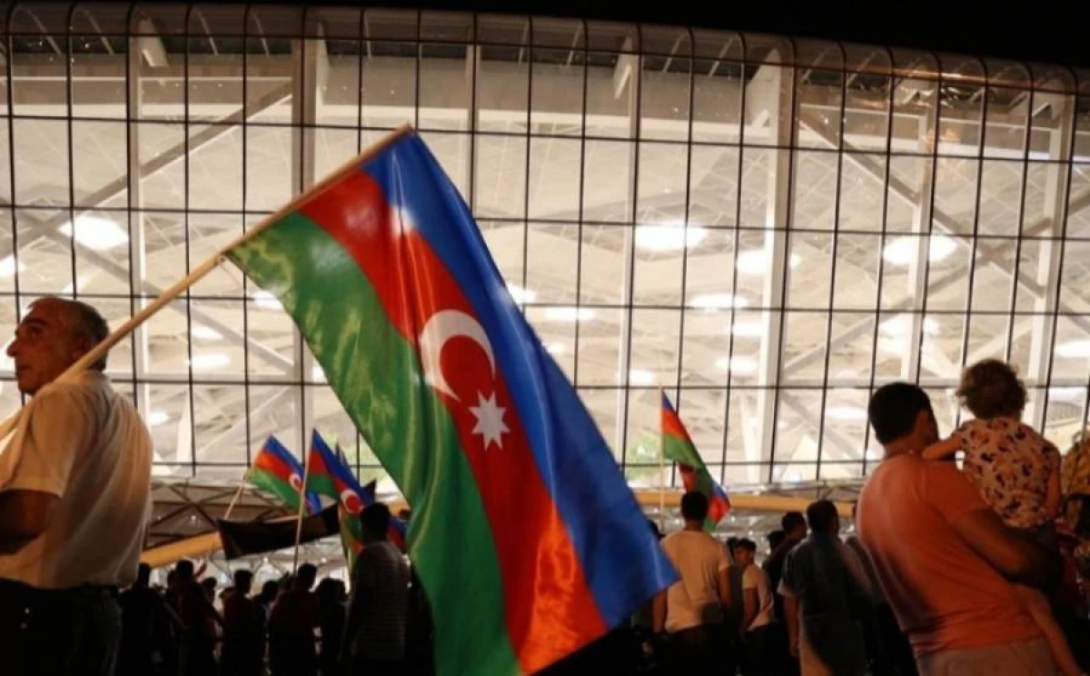 Dubayda [[dünya çempionatında medal qazanan Azərbaycan boksçuları]]  vətənə döndülər