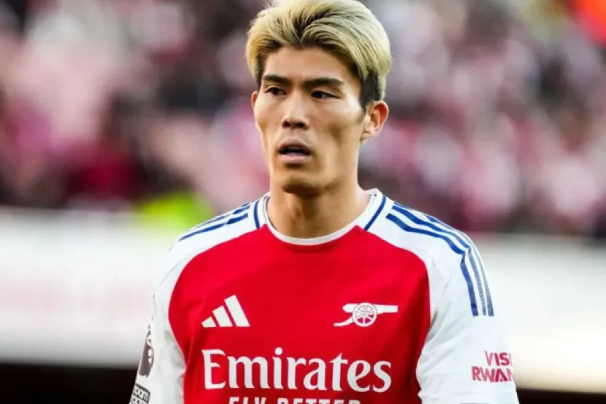 [["Arsenal"dan]] ayrılan müdafiəçi "Ayaks"la anlaşdı