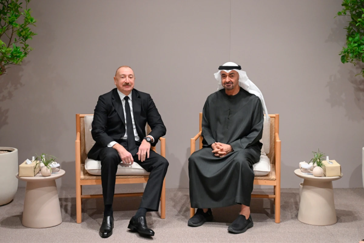 [[Prezident İlham Əliyev]] Əbu-Dabidə BƏƏ lideri ilə görüşdü