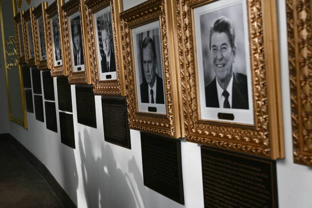 Tramp Ağ Evdə [[keçmiş prezidentləri lağa qoydu]]