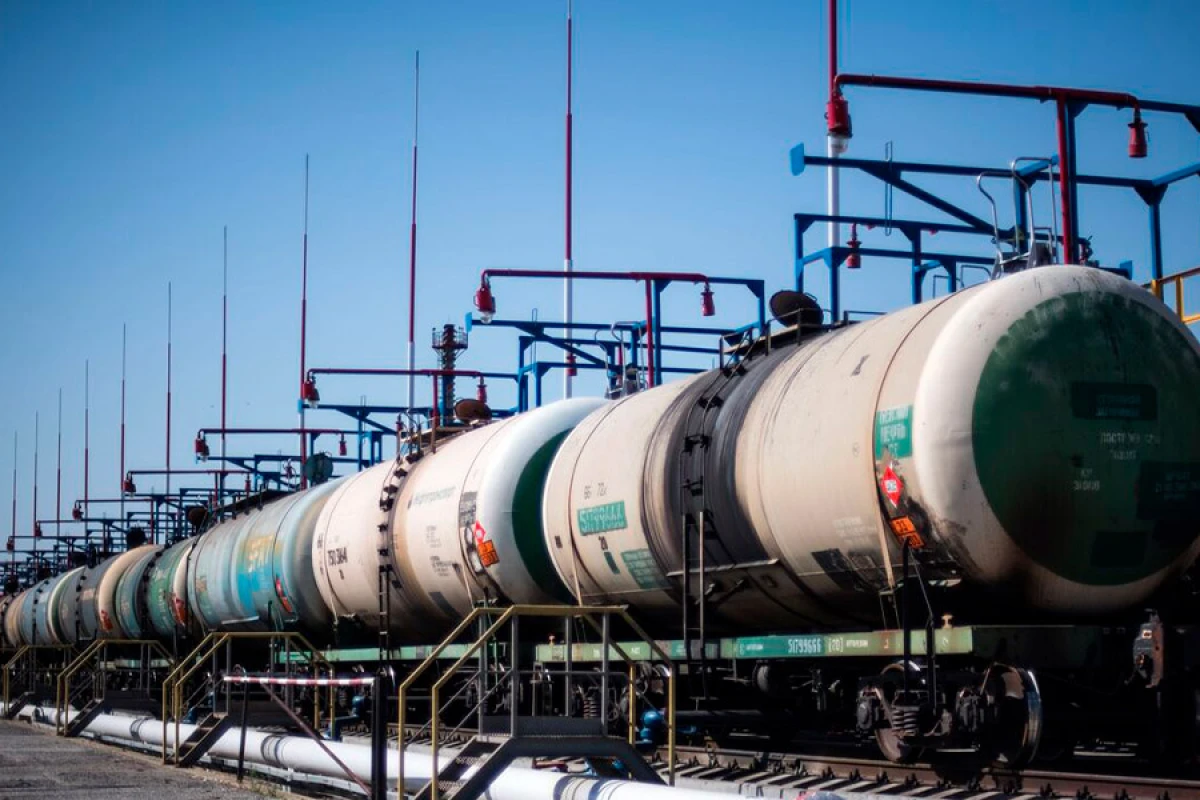 Azərbaycandan [[Ermənistana neft məhsullarının ilk partiyası]] yola salınır