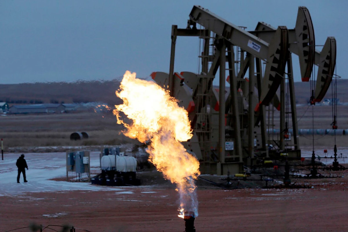 “Brent” neftinin qiyməti [[60 dollardan aşağı]] endi