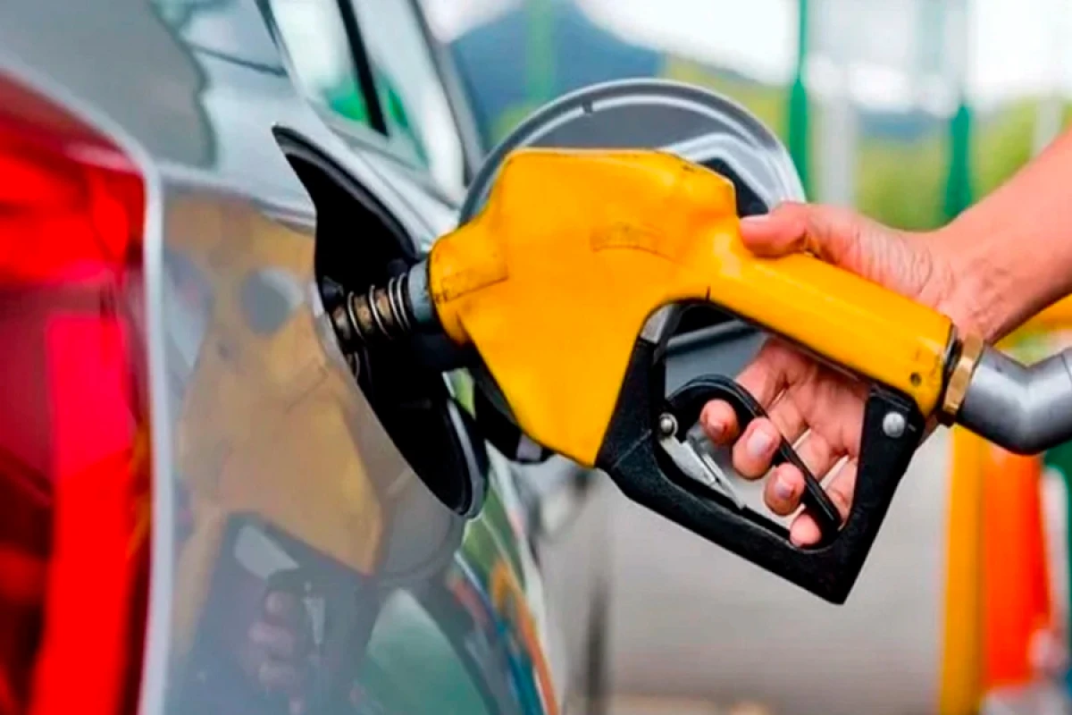 BƏƏ-dən [[benzin idxalı]] 25 dəfə artdı