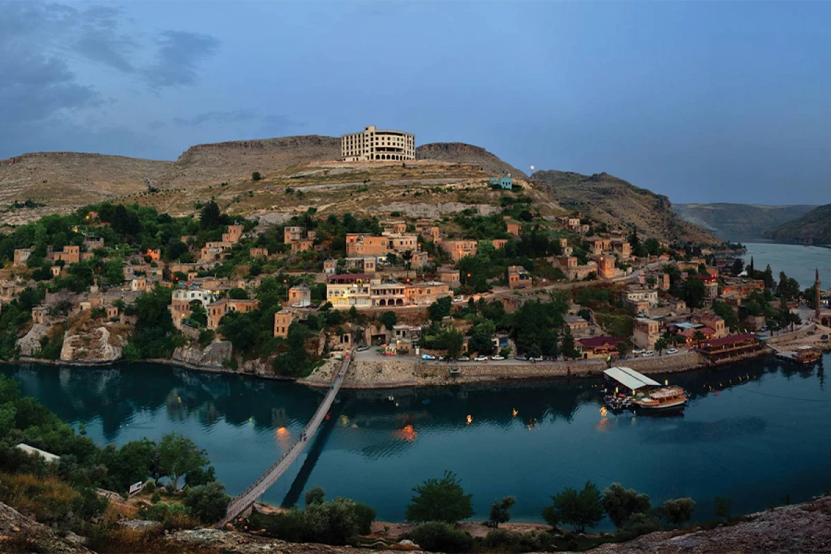 Şərqin incisi sayılan, [[turistlərin heyran qaldığı Halfeti]]