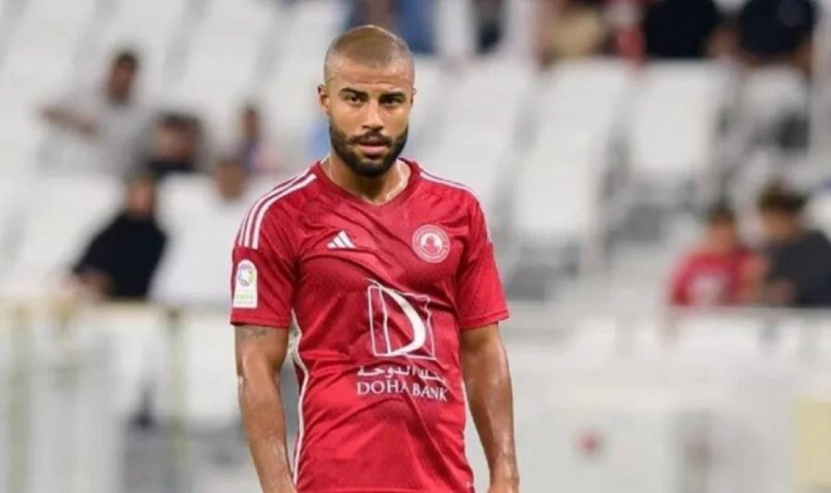 [[Ulduz yarımmüdafiəçi]] meydanlarla vidalaşdı