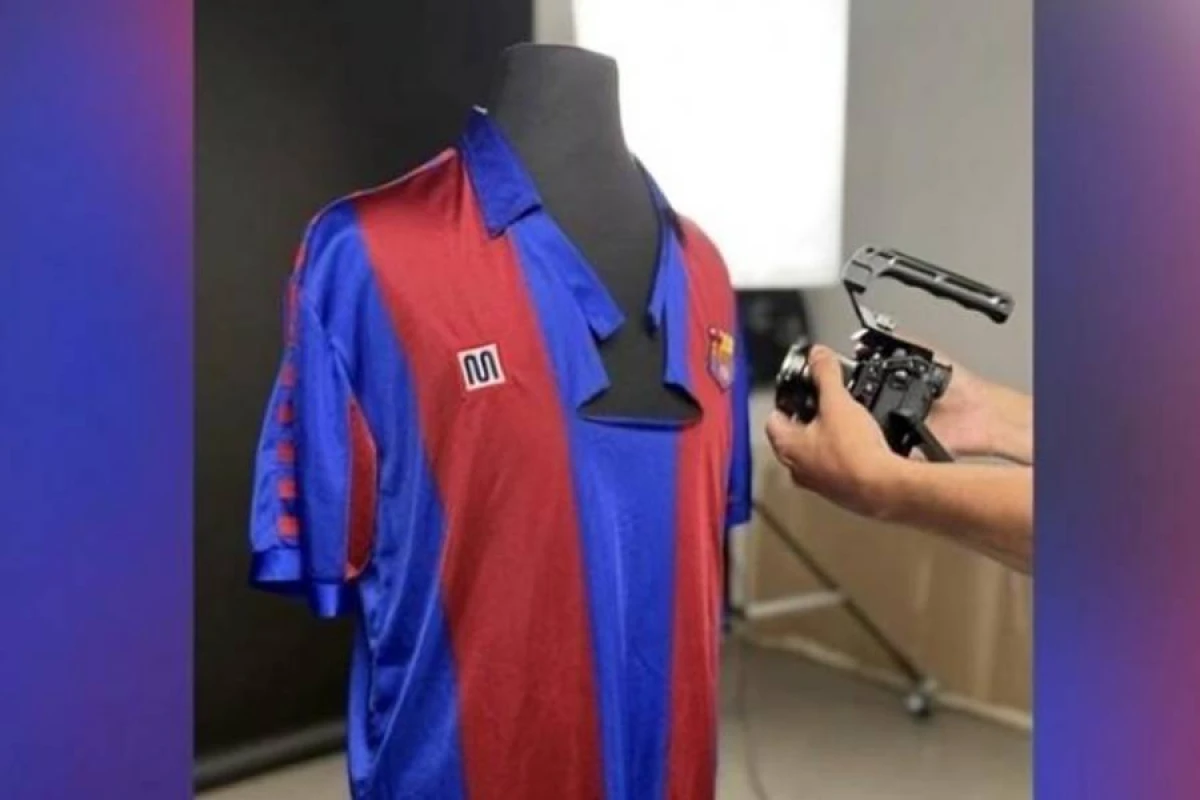 Futbol tarixinin parçası [[- Maradona forması 152 min avroya]]