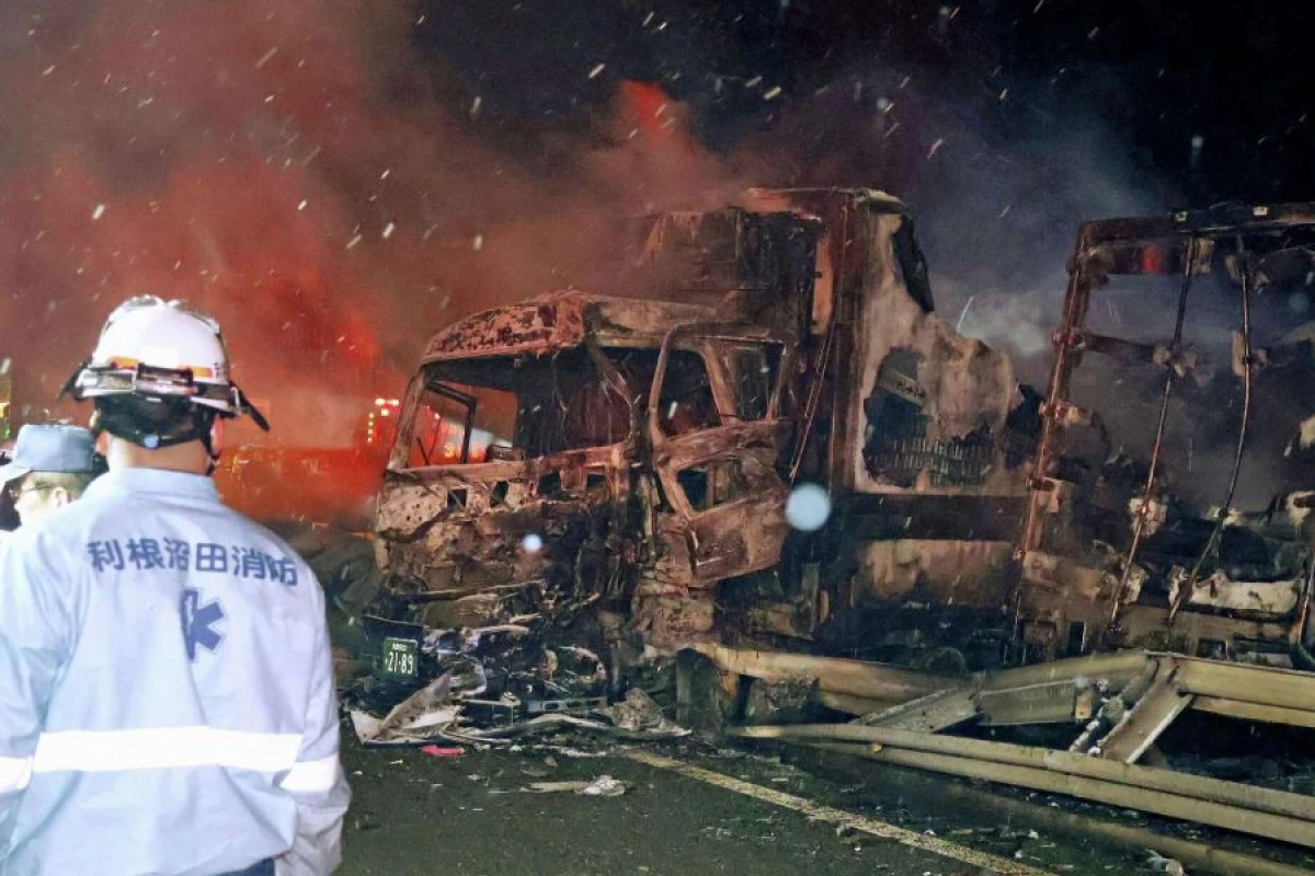 50-dən çox avtomobil qəzaya düşdü: [[1 ölü, 26 yaralı]]