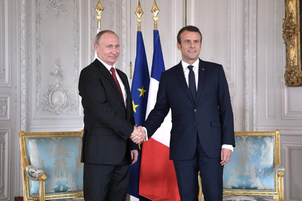 Makronun Putinlə görüş planı [[yoxdur]]