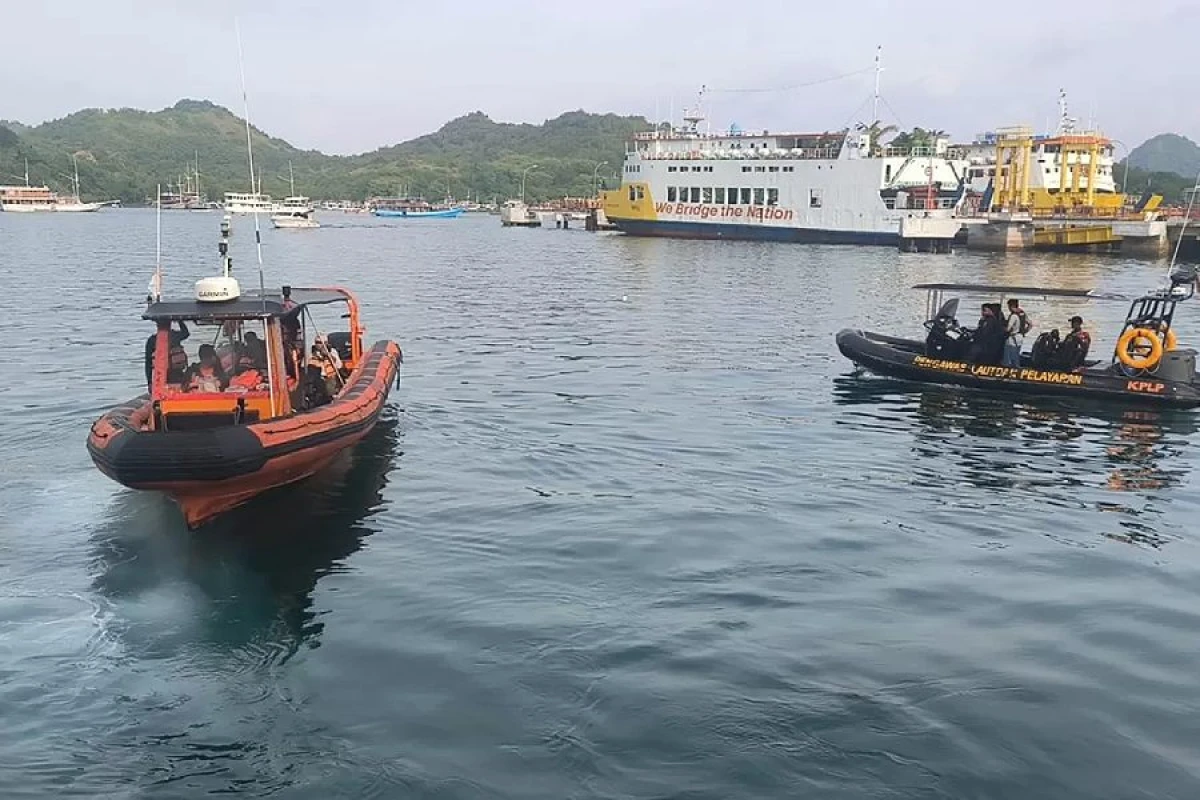 İndoneziyada qayıq [[batdı]]