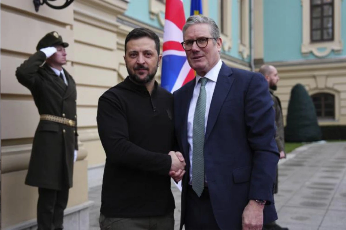 Zelenski Starmerlə [[danışdı]]