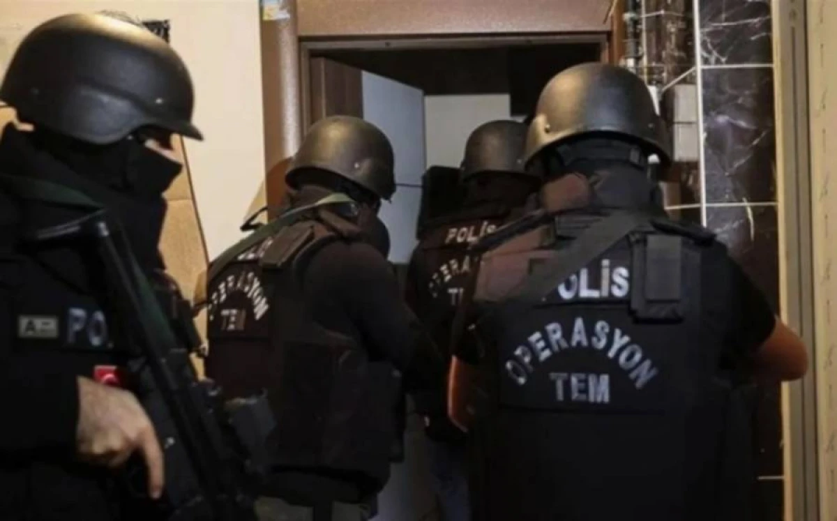 [[Yalovada İŞİD-ə qarşı əməliyyat:]] 3 polis həlak oldu, 6 terrorçu zərərsizləşdirildi