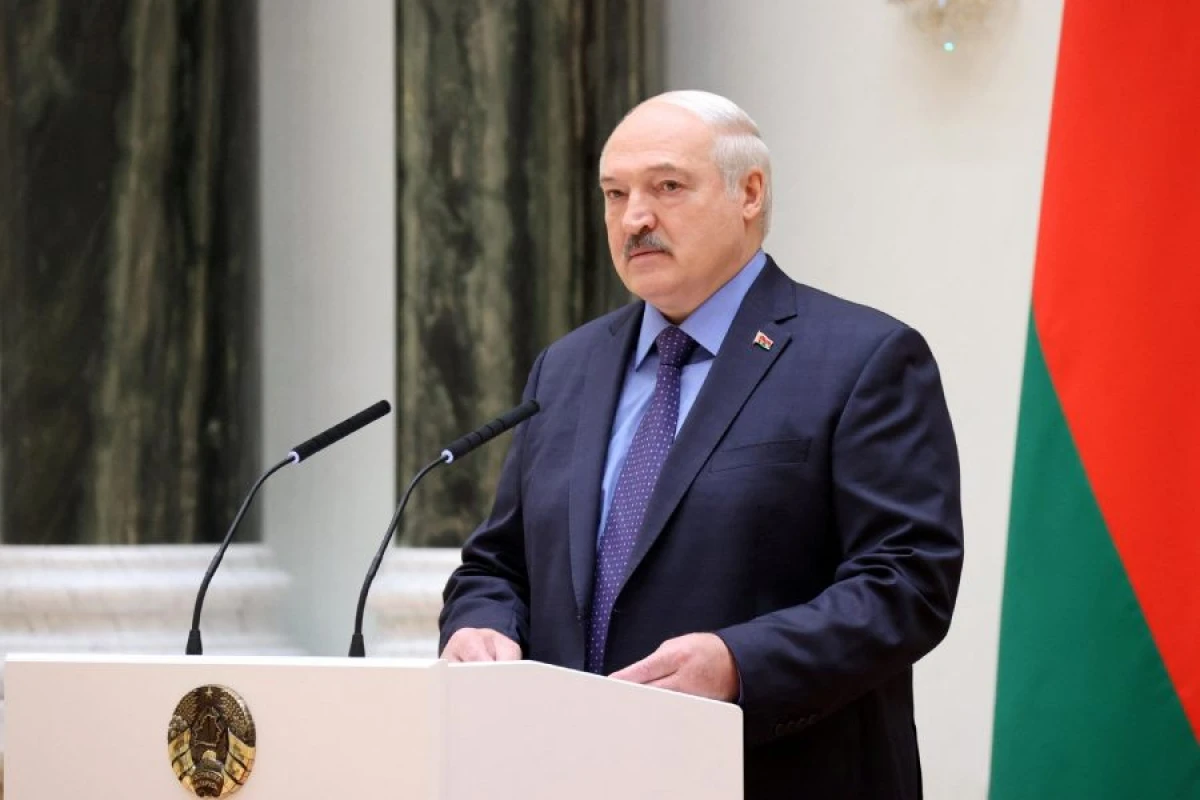 Lukaşenko Yeni il ərəfəsində [[22 məhbusu əfv etdi]]