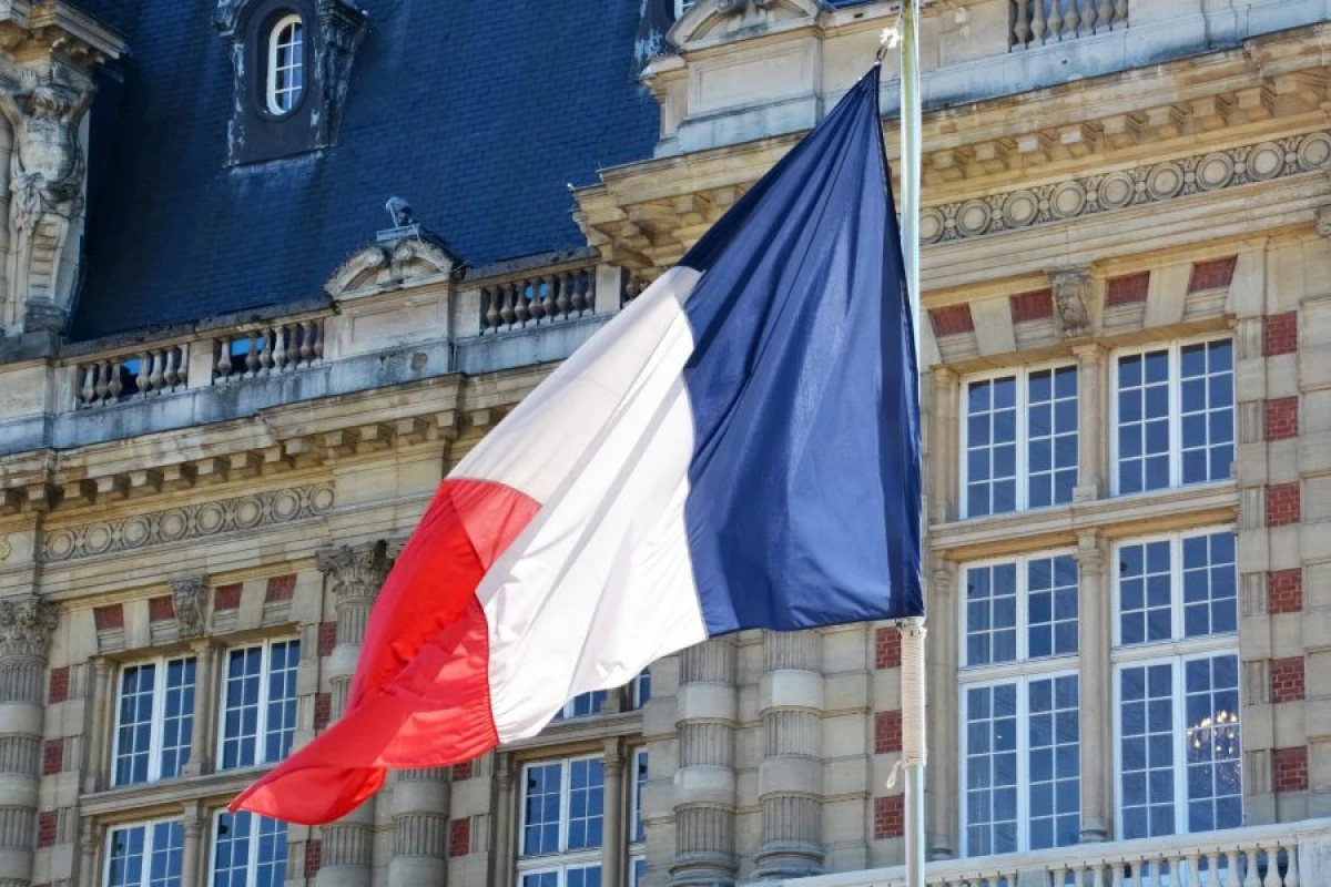 Fransa Putinin iqamətgahına hücumla bağlı [[sübutların olmadığını]] iddia edir