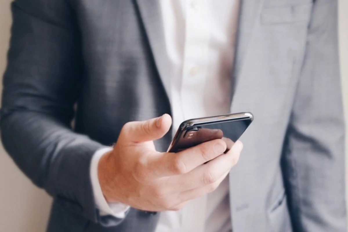 Noyabrda [[mobil bankçılıq əməliyyatlarının dəyəri]] artıb