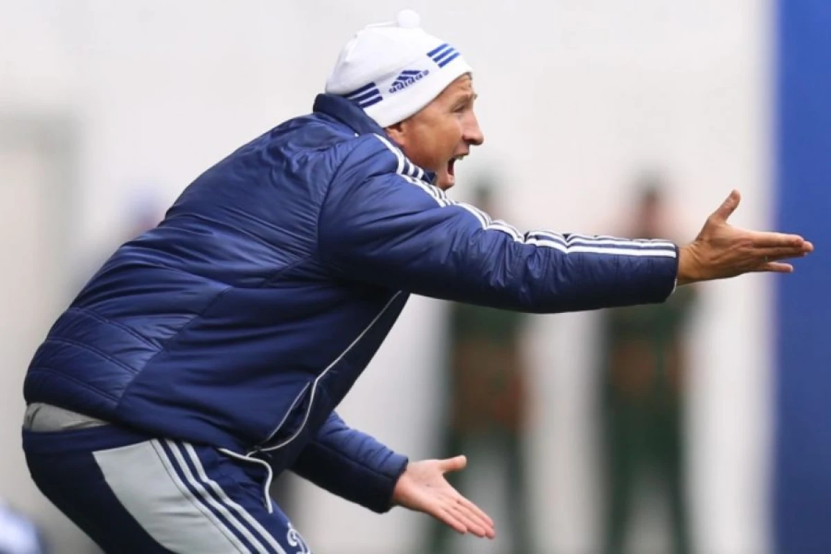 Rumıniya futbolu Dan Petresku üçün [[dualar edir]]