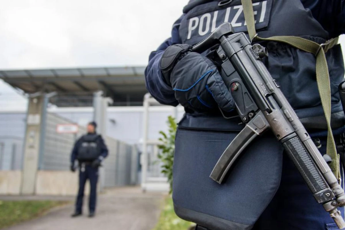 Yeni il gecəsi Berlində [[yüzlərlə insan həbs olunub]]