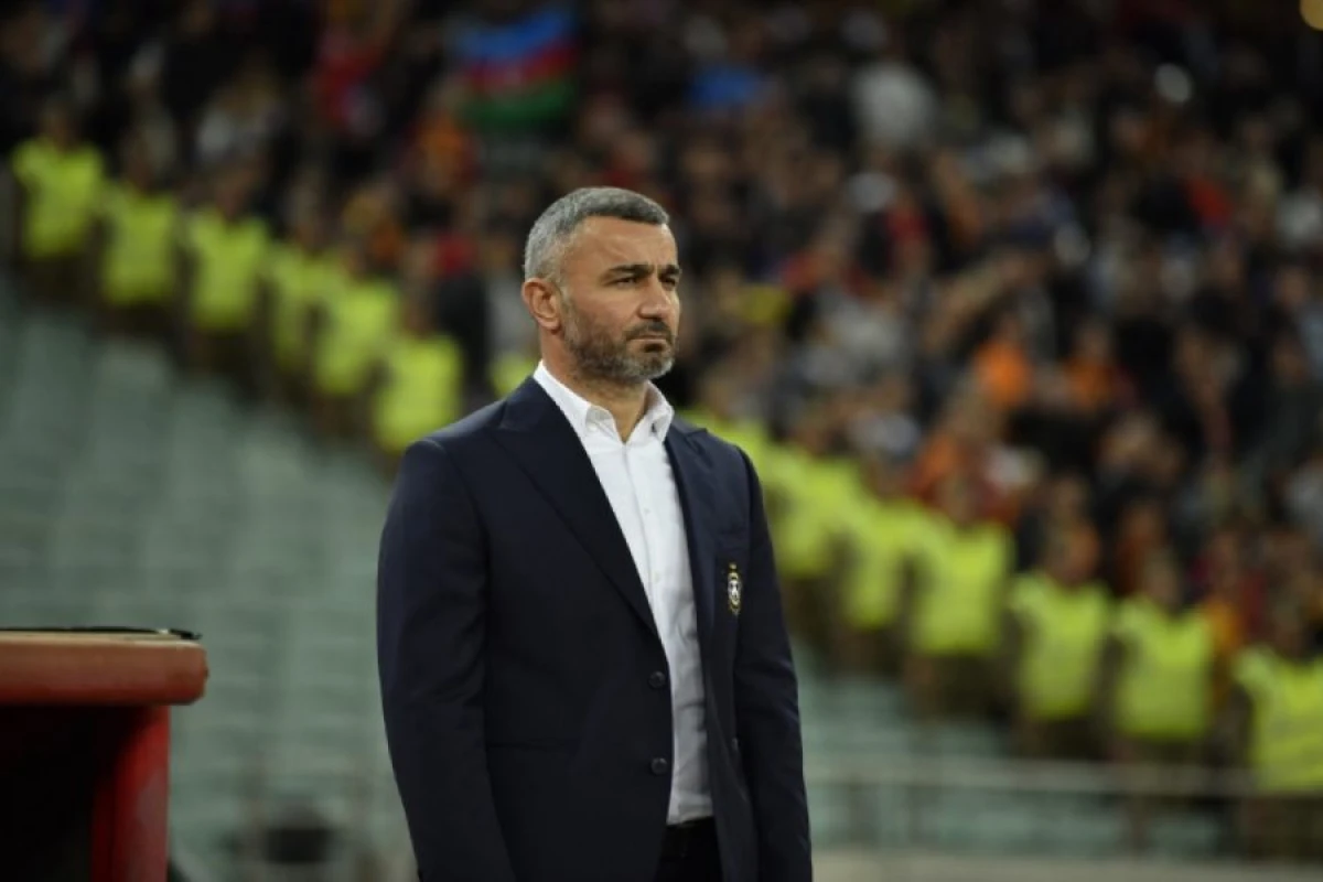 Baş məşqçi heyəti gücləndirmək üçün [[müraciət etdi]]