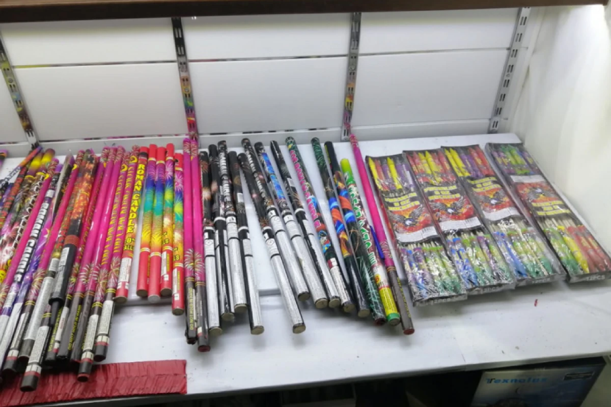 Pirotexniki vasitələr satan daha [[26 nəfər saxlanıldı]]