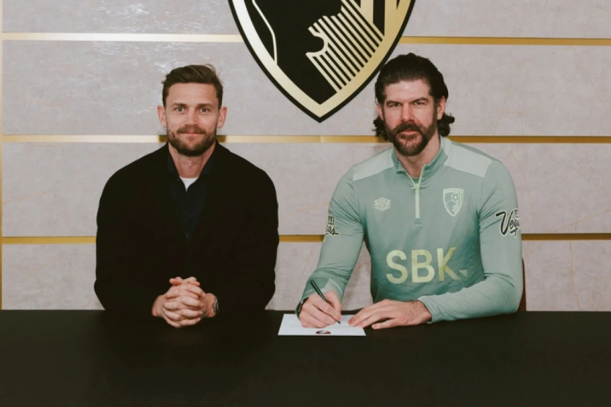 İngiltərə klubu 37 yaşlı qapıçı ilə [[müqavilə bağladı]]