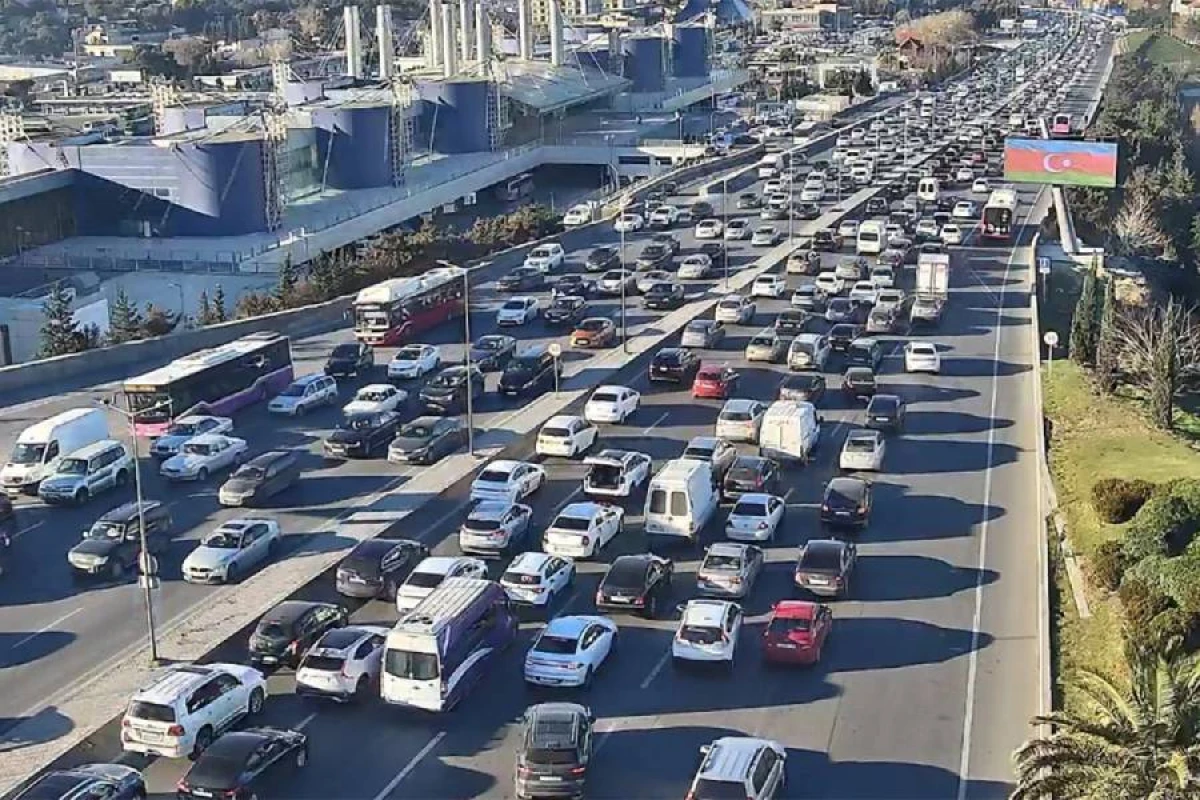 Bakıda [[sıxlıq müşahidə olunan yollar]] açıqlandı