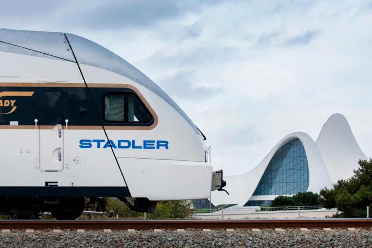 Gəncə-Qəbələ-Gəncə qatarı [[istifadəyə verilir]]