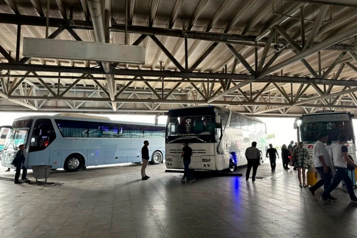 Ötən ay Bakıdan bölgələrə [[155 minə yaxın sərnişin]] daşınıb