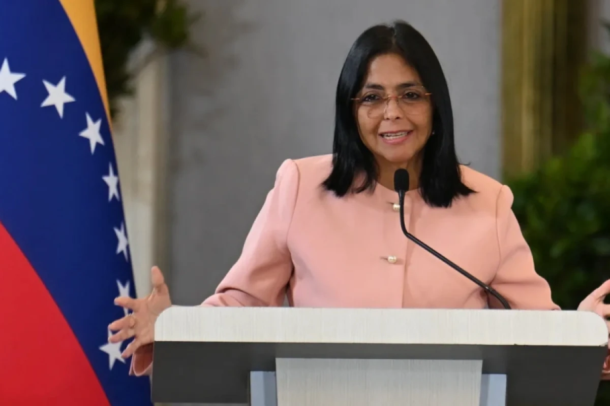 Maduronun xələfi prezident qismində [[and içdi]]