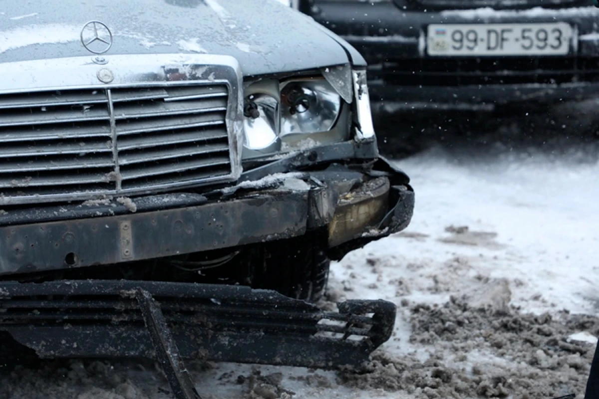 Qarlı hava ilə bağlı [[avtomobillərə dəyən]] ziyan açıqlandı