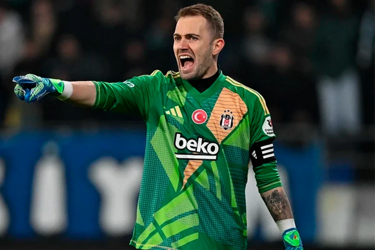 Təcrübəli qolkiper [[köhnə klubuna qayıdır]]