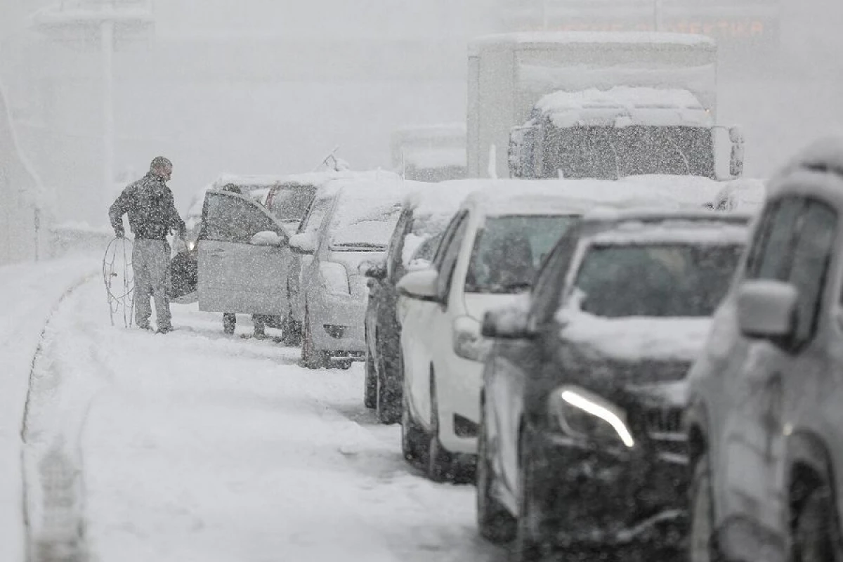 Avropada güclü qar: [[6 nəfər öldü, yüzlərlə uçuş ləğv edildi]]