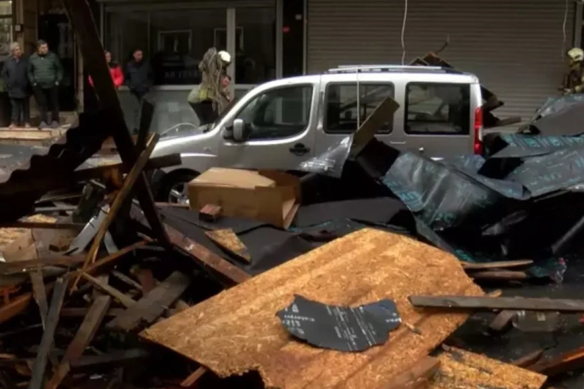 İstanbulda fırtına nəticəsində [[89 dam uçdu]]