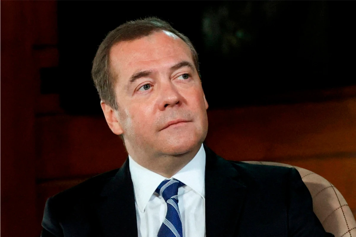 [[Medvedev:]] "Rusiya bu dəfə də Trampın sanksiyalarına tab gətirəcək"