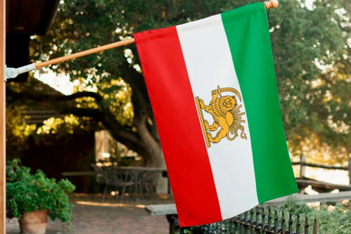 İranda Şah bayrağı qaldırıldı [[- VİDEO]]