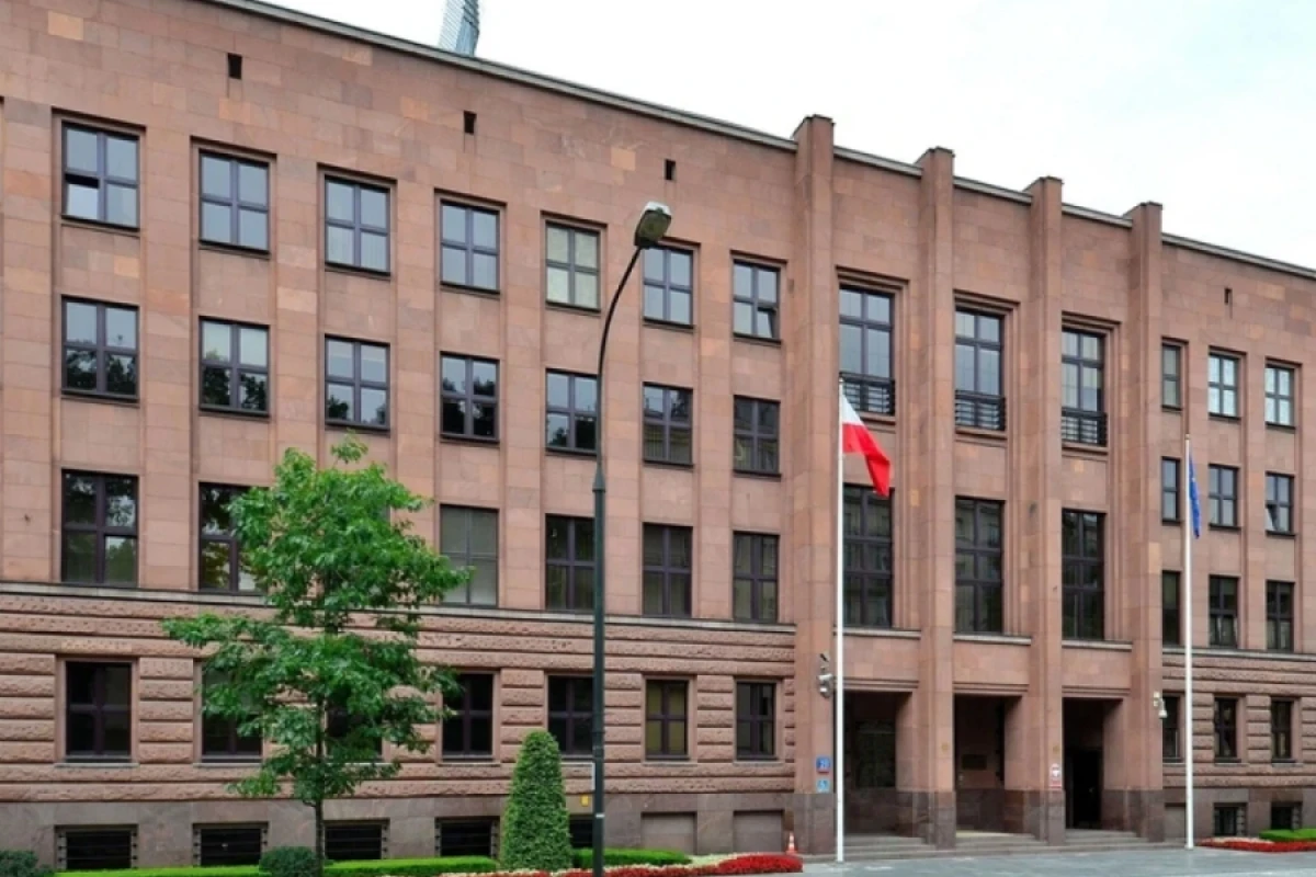 [[Macarıstanın Varşavadakı]] səfiri Polşa XİN-ə çağırıldı