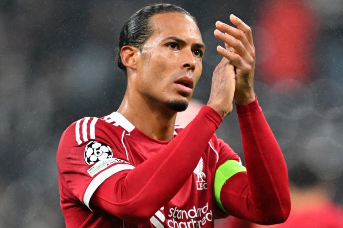 [[Van Deyk karyerasını davam etdirir:]] söz-söhbətlər təkzib edildi