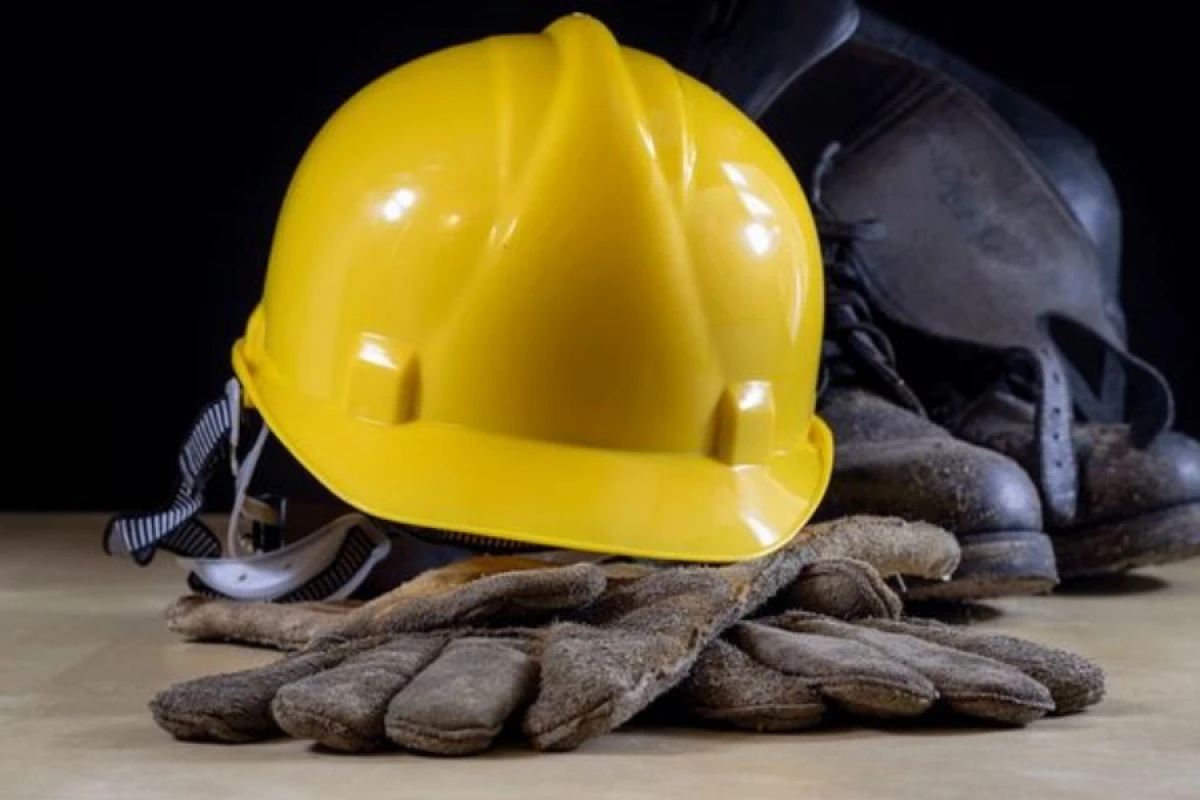 "İqlim" elm-istehsalat müəssisəsində [[fəhlələrin əməkhaqları kəsilir?]]