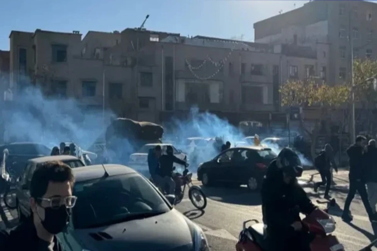 İranda toqquşmalarda təhlükəsizlik qüvvələrinin [[6 əməkdaşı öldü]]