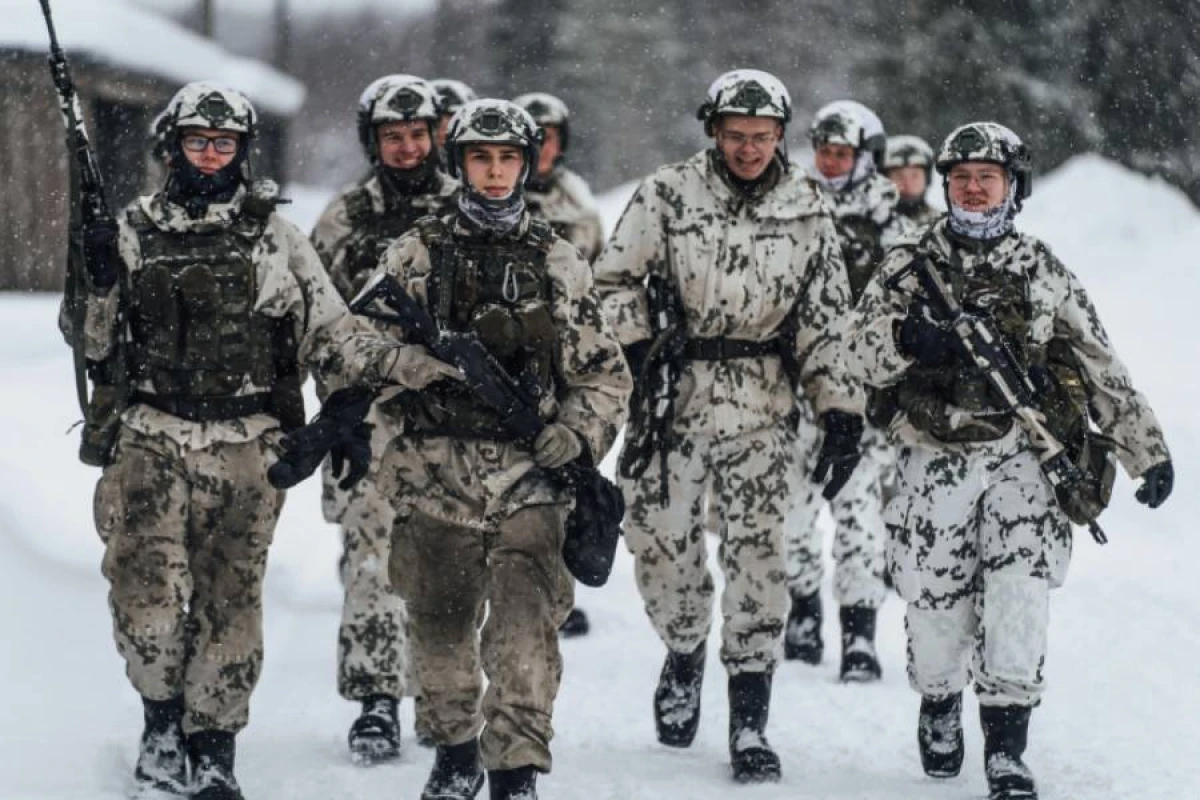 Britaniya qoşunlarının [[Qrenlandiyaya göndərilməsinə]] hazırlaşır