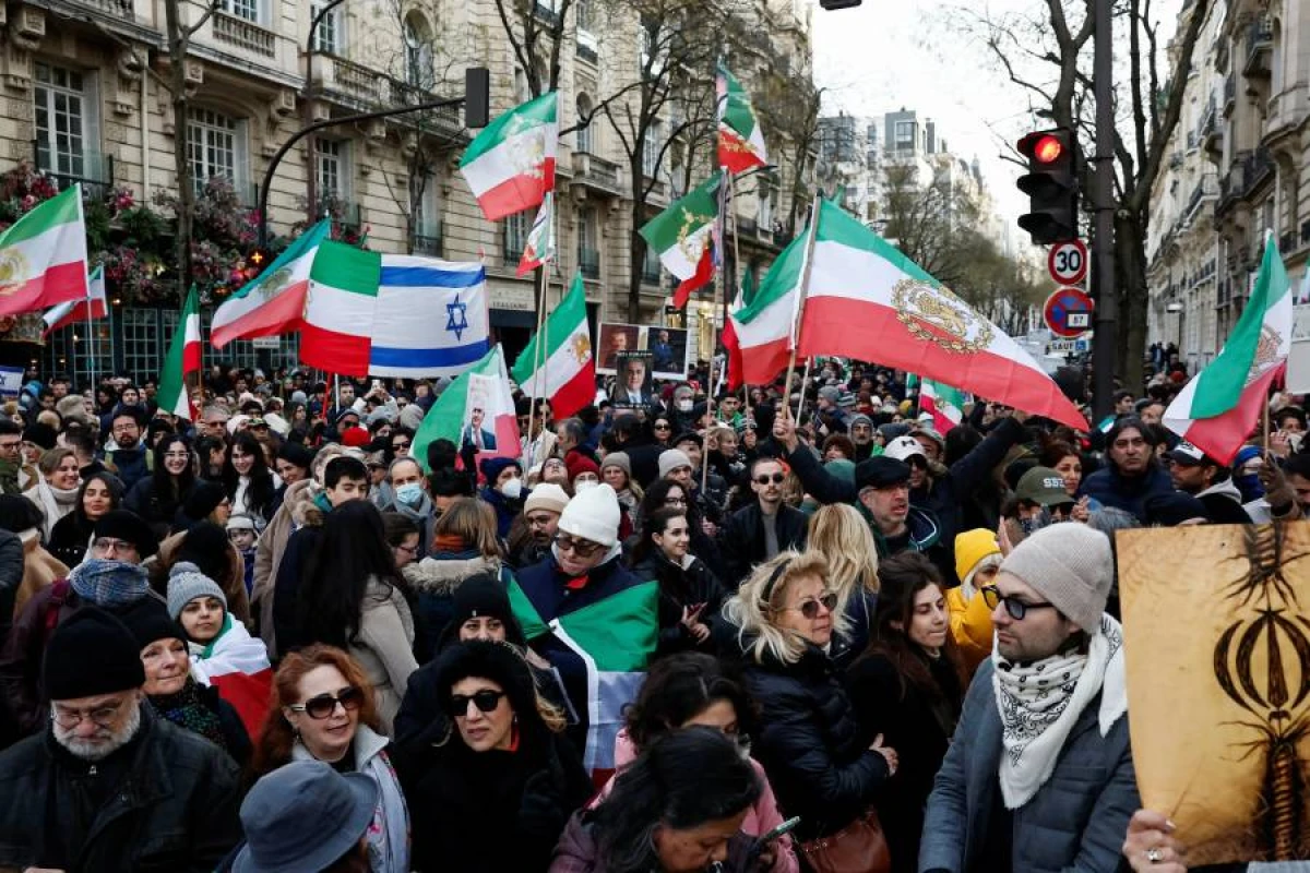 İranda qanlı etirazlar davam edir: [[General və direktor öldürüldü]]